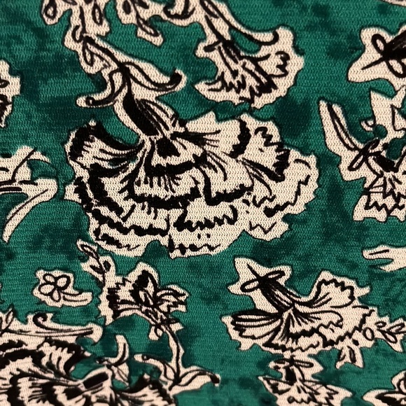 Cute 3/4 sleeve lined stretchy top - Picture 5 of 5